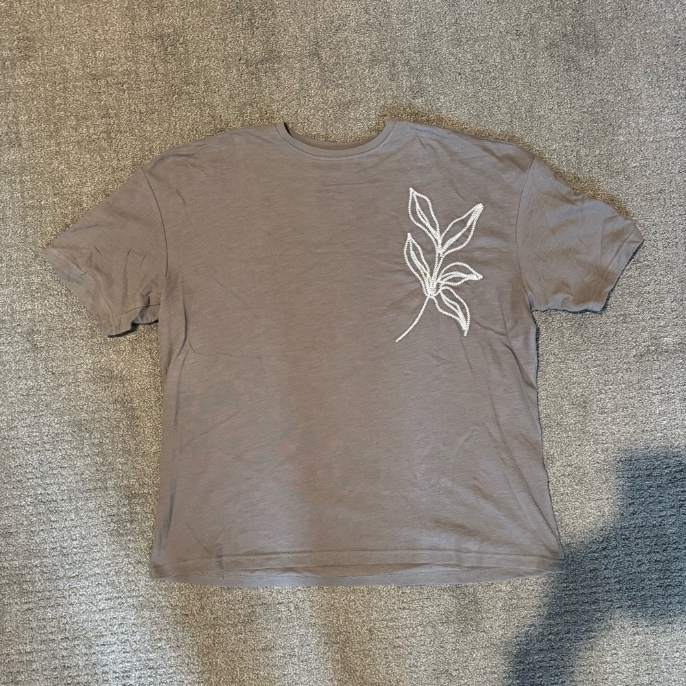BoohooMAN Men's Gray T-Shirt with Leaf Design